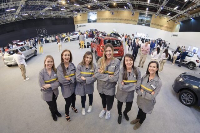 MUJERES-RENAULT-Sofasa-1-e1554236943674