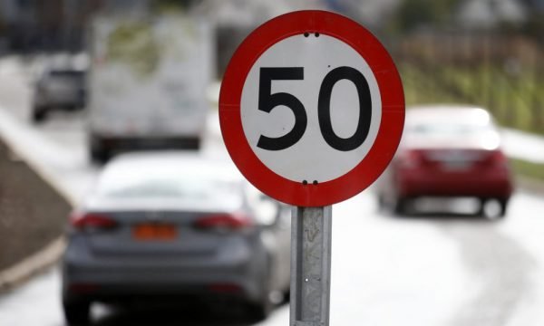 velocidad-maxima-50-kmh-e1554746636374