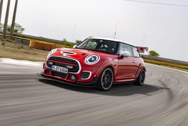 P90459330_highRes_mini-john-cooper-wor-scaled