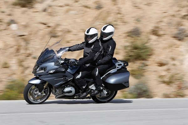 SI-VA-DE-PASEO-EN-MOTO